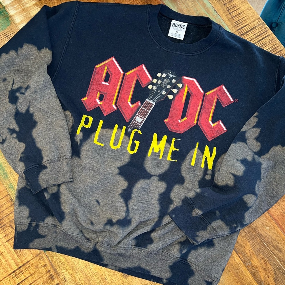 AC/DC screen print sweatshirt. SZ. Medium. EUC
